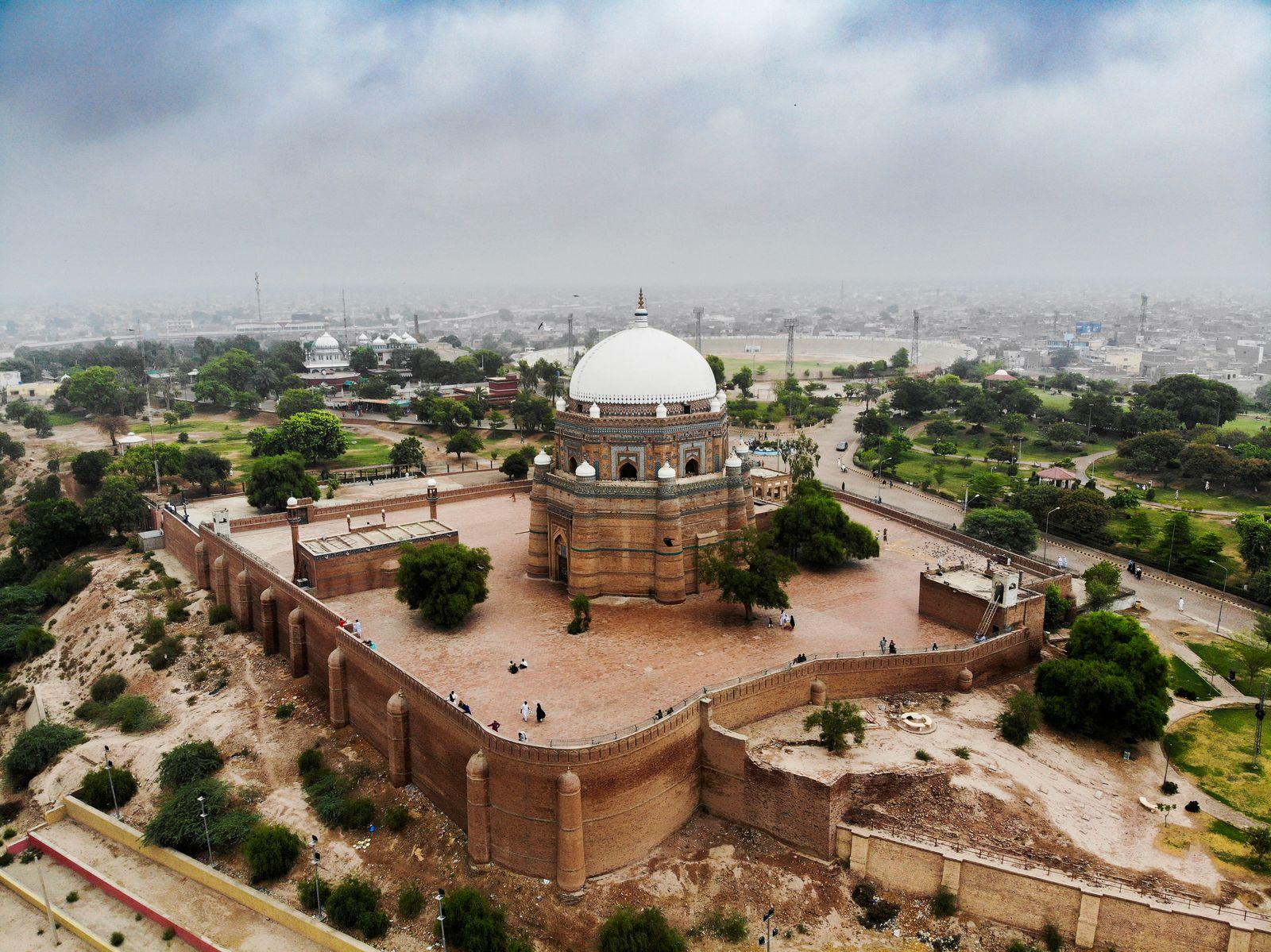 Rent a car in Multan